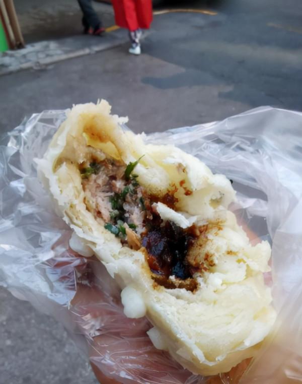 貴州無人不知的非遺美食，一家7口人全跟著幹，客人天不亮就來買