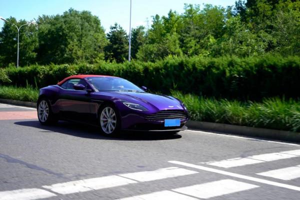 300萬買輛英倫跑車，“牛馬倫”心想：這是老哥