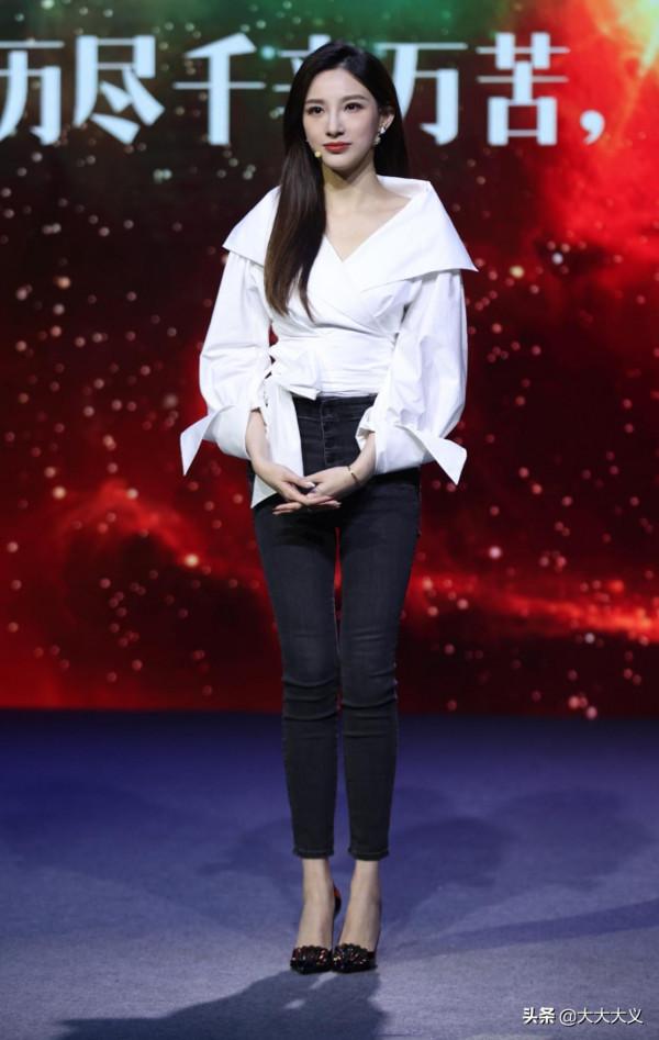 馬舒凡這次該火了吧？榮登央視春晚 盡展才貌風華 這樣的姐姐喜歡嗎