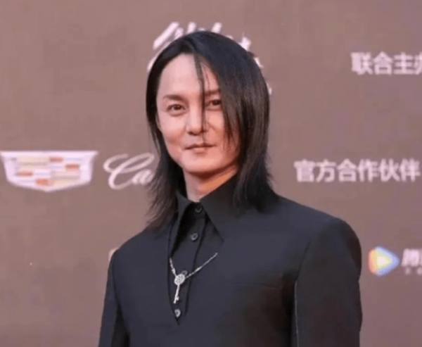 內娛“姨”化的男星巔峰PK，誰成了大媽，誰又讓人噴飯？