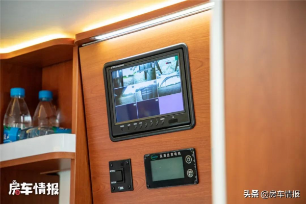 黑金剛房車真帥！越野外觀氣場不輸烏尼莫克，出廠帶電14度隨便用