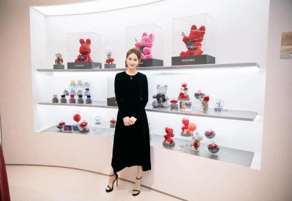 何超蓮好好看，狀態也一直線上 名媛千金的氣質就是不一樣呀