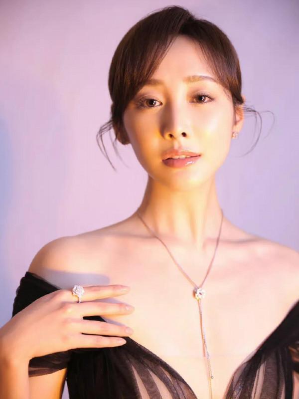 鳳凰網時尚之選：陳數、許佳琪、李若彤、尼坤、袁冰妍、INTO1