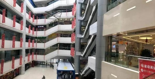 網上購物越瘋狂，實體店越蕭條？普通人掙錢更難，時間更少