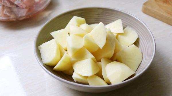 秋天，一定要試試土豆雞腿燜飯，簡單零難度，妥妥的下飯神器