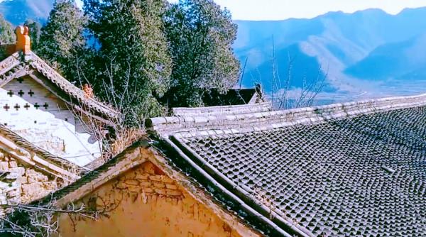 河北興龍寺古寺中,有處不幹涸的泉水,相傳是惡龍懺悔的眼淚 河北興龍寺古寺中,有處不幹涸的泉水,相傳是惡龍懺悔的眼淚