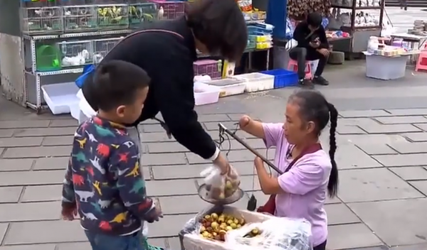 女子身高一米無手無腳,出生就被父母嫌棄,卻找了個健全的好丈夫 女子身高一米無手無腳,出生就被父母嫌棄,卻找了個健全的好丈夫