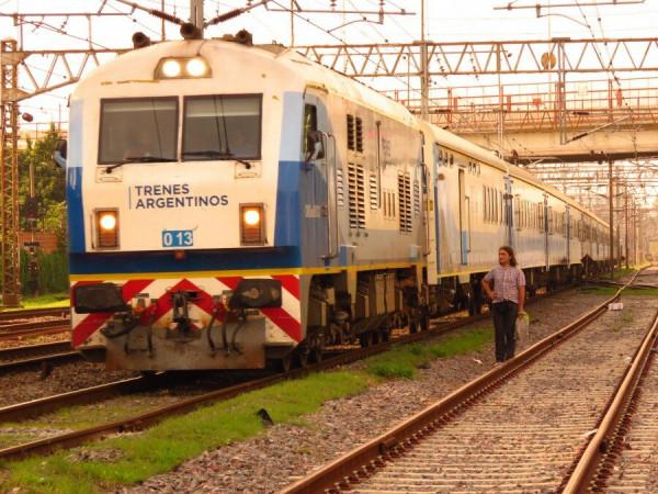 帶著車輪的聲音在阿根廷乘火車旅行。緩慢但浪漫 帶著車輪的聲音在阿根廷乘火車旅行。緩慢但浪漫