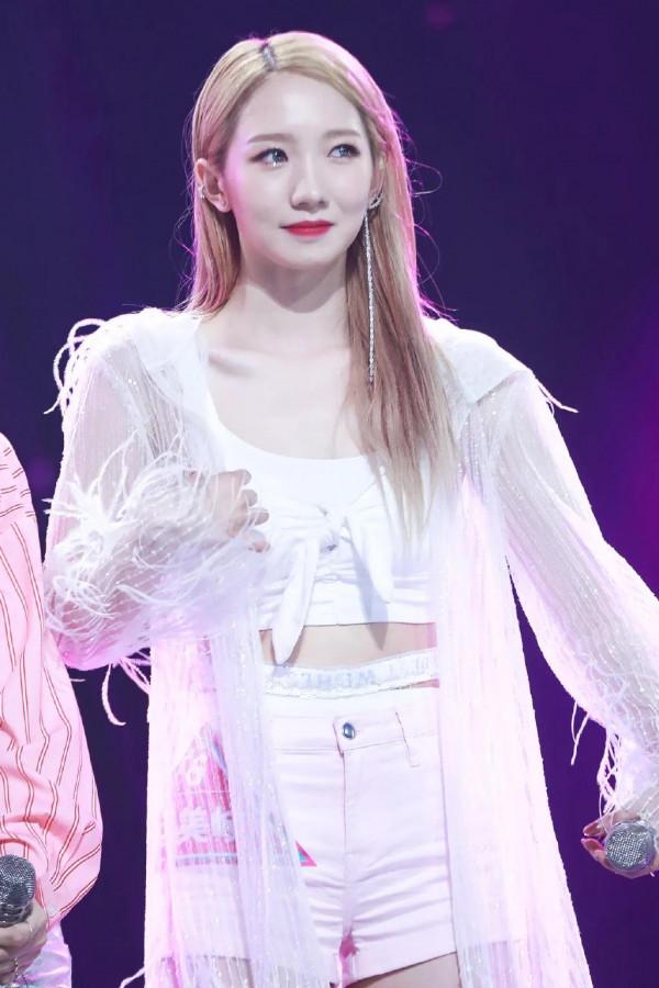 孟美岐高畫質美照：知三當三，風吹馬桶蓋醜人多作怪