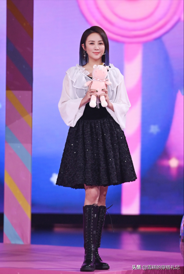 女人過了40，別刻意裝嫩！這3種打扮要不得，讓人笑話還沒氣質