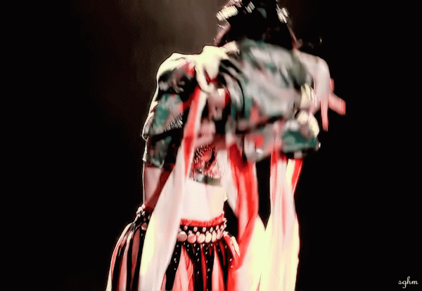 哈尼克孜就像是一個落入凡間的精靈 哈尼克孜就像是一個落入凡間的精靈