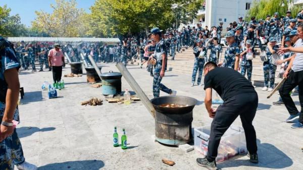 高校全魚宴,連吃十天不要錢!學生:親手喂大的魚真香 高校全魚宴,連吃十天不要錢!學生:親手喂大的魚真香