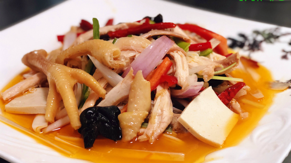 新疆椒麻雞的正宗做法，麻辣鮮香口感十足，看著就好有食慾