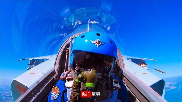 向戰而飛！海軍航空兵開展跨晝夜飛行訓練