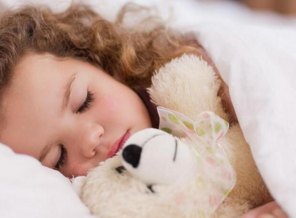 8歲男孩晚上11點仍睡不著？這3個壞習慣，是傷害孩子的“元兇”