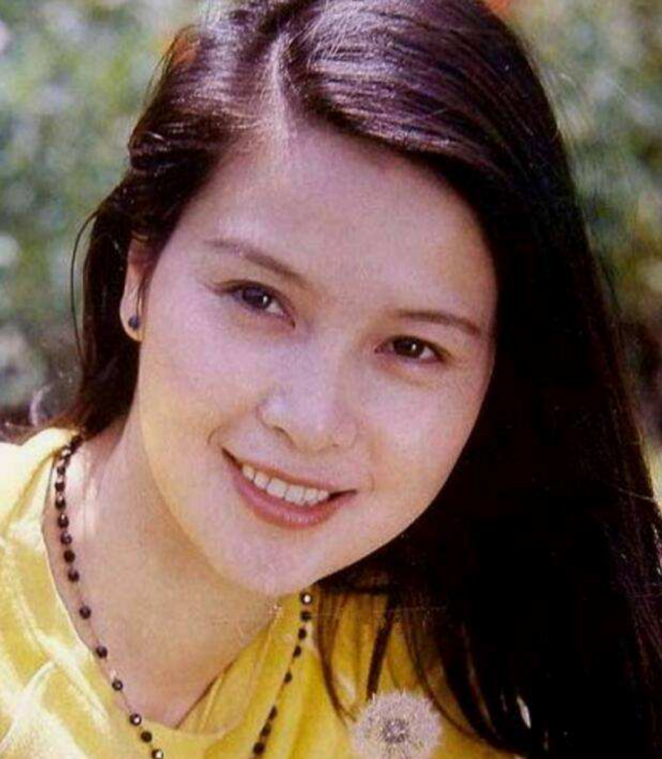 &OpenCurlyDoubleQuote;李小璐媽媽&rdquo;張偉欣：當年差點死在片場，女兒離婚成了她的痛