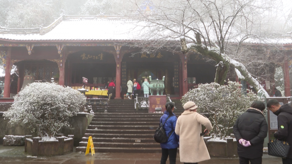 美呆了！冰雪世界蒙頂山！