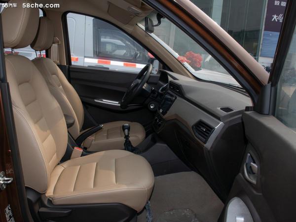 新款五菱宏光S正式上市 售價5.465-5.98萬元