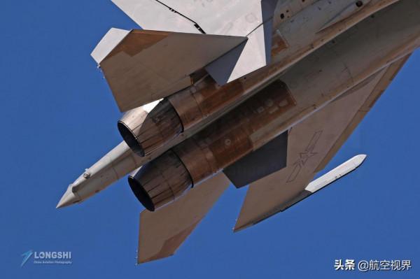 解放軍24架殲16，戰巡臺島西南空域，臺島自尋煩惱，戰機冒煙降落