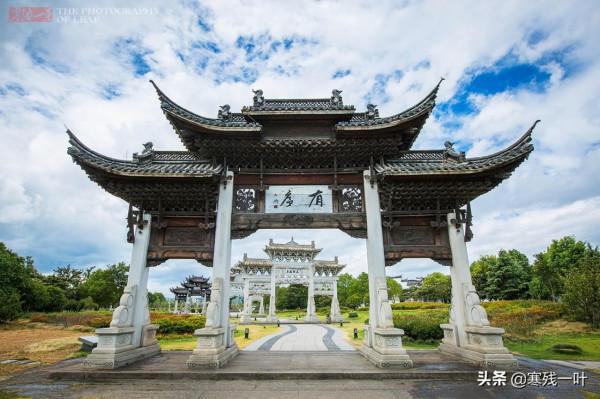 浙江一小鎮有著國內數量最多、規模最大牌坊群，它的歷史讓人驚訝