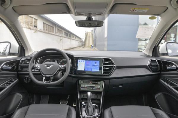 靜態體驗捷達VS7，全系搭載1&period;4T發動機，起售價 10&period;68萬元