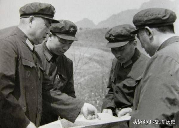 1947年，一農村老太太來到部隊找兒子，說出兒子名字急送見司令員