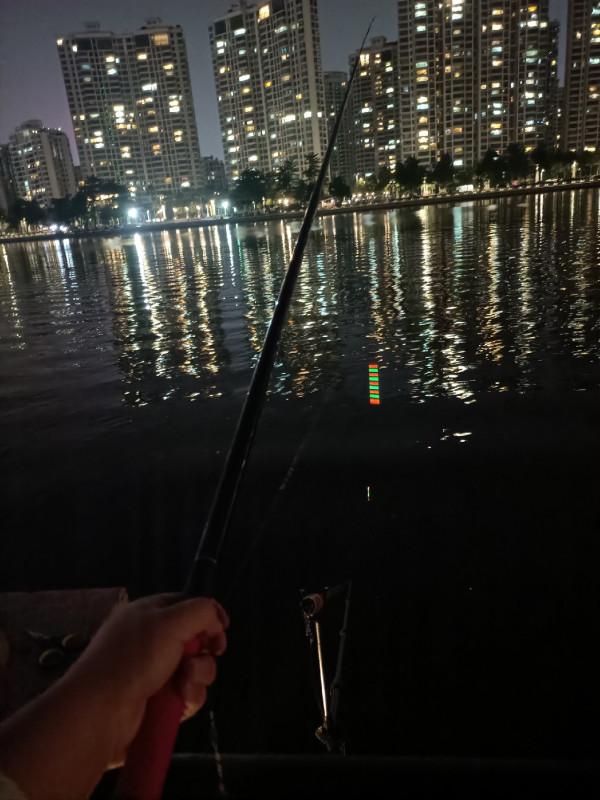 新杆開光手感一流,享受著遛魚的過程 新杆開光手感一流,享受著遛魚的過程