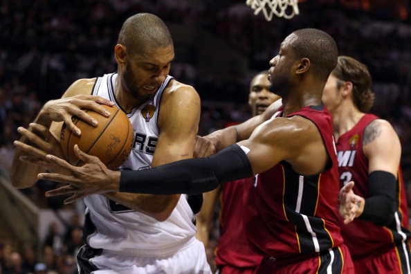 第一大前鋒鄧肯,對陣科比43勝39負,對陣詹姆斯又是多少? 第一大前鋒鄧肯,對陣科比43勝39負,對陣詹姆斯又是多少?