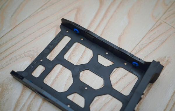 歷史低價買到九盤位萬兆 NAS 機皇：威聯通 TS-H973AX