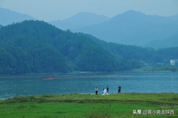 第一次進入米倉山區,為逛一個湖而獨闢蹊徑,下車第一眼就呆住了 第一次進入米倉山區,為逛一個湖而獨闢蹊徑,下車第一眼就呆住了