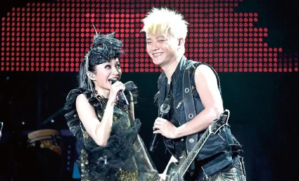 開公司也五五分,鳳凰傳奇的清醒,打臉六對因利益反目成仇的組合 開公司也五五分,鳳凰傳奇的清醒,打臉六對因利益反目成仇的組合