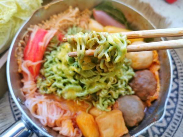 10分鐘做一鍋懶人部隊火鍋，不用等無油煙，太適合冬天吃了