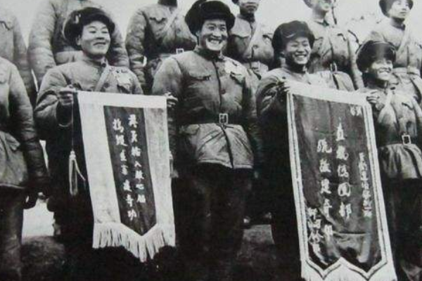 他立下赫赫戰功，回國後僅僅擔任副連長，主席得知親自提拔
