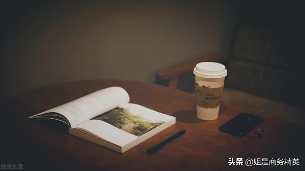 清華校長第七次送書上熱搜 誰說中國人作品就比不上《老人與海》