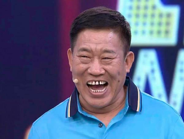 不靠顏值靠才華，這6位長相一般的男演員，媳婦一個比一個漂亮