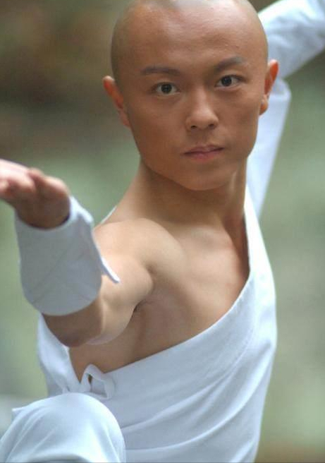 “李連杰接班人”謝苗：37歲糊成這樣子，真不能全怪周潤發