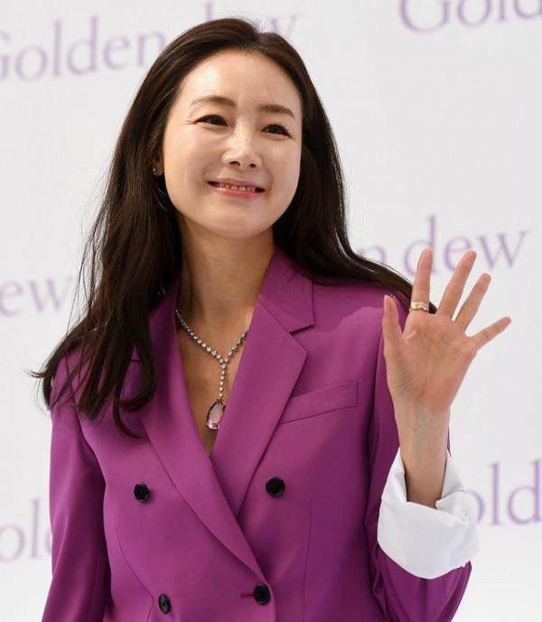 曾經貌美楚楚動人，現越整越殘、各有各醜，韓國女神顏值大變樣