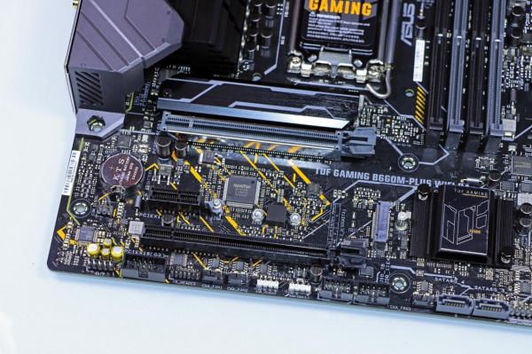 華碩 B660 重炮手 WiFi 登場，這算是半開放式主機嗎？