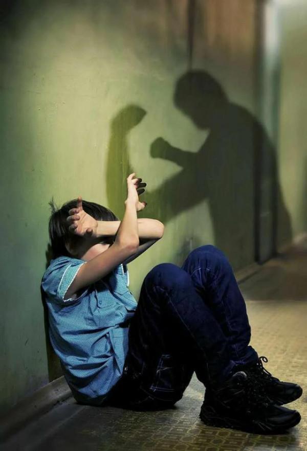 50歲的父親給兒子打電話兒子為何不敢接,原生家庭的痛苦,誰懂? 50歲的父親給兒子打電話兒子為何不敢接,原生家庭的痛苦,誰懂?