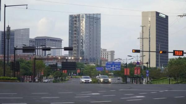 “終於等到老家降房價了，我卻猶豫了”