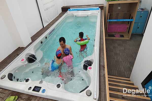 寶寶的家用游泳池是使用充氣的還是整體式的？看完就有答案了