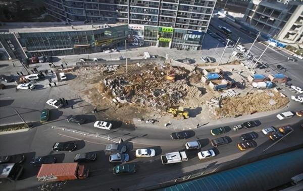 北京釘子戶張長福：曾漫天要價霸佔主幹道7年，結果一分沒多賺