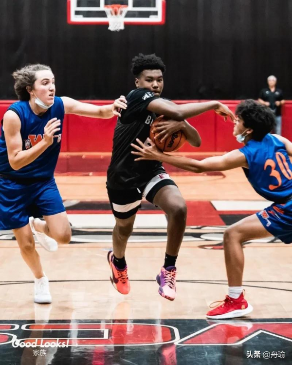 NBA晚報:詹妻不滿記者評論,威少獲最佳著裝獎,哈登盼歐文歸隊 NBA晚報:詹妻不滿記者評論,威少獲最佳著裝獎,哈登盼歐文歸隊