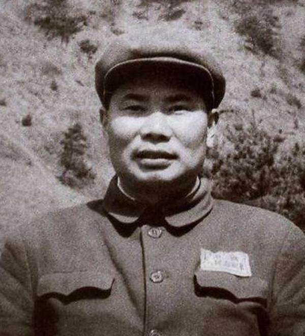 楊華榮：解放軍的女少將，丈夫是中將，父親是上將，弟弟也是少將