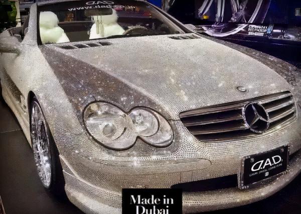 印度首富老婆：10萬的鞋穿一次就扔，用3億的手機住70億的豪宅