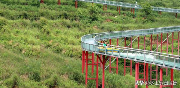 全透明鋼化玻璃滑道漂流是筏式滑道的新品種