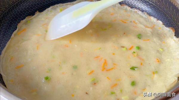 攤煎餅很多人會做，調麵糊易忽略一步，教你一招，怎麼攤都好吃