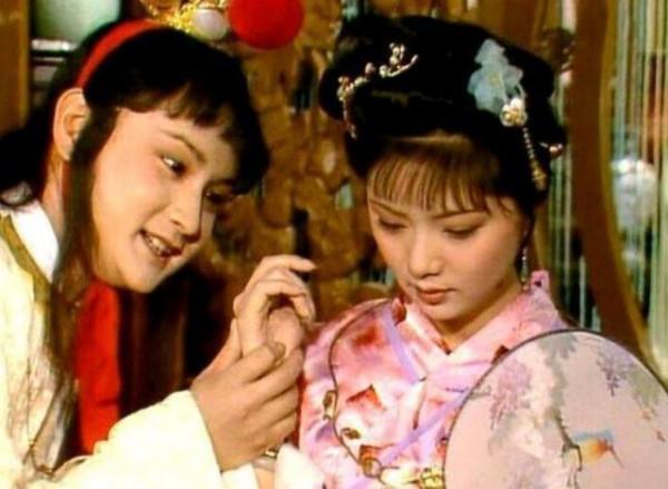 金玉良緣有多可笑：寶釵託付終生的不是寶玉，竟然是石頭