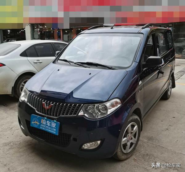 六年的五菱宏光開價2萬,扒開膠條看到猛烈的撞擊,買主:就買它 六年的五菱宏光開價2萬,扒開膠條看到猛烈的撞擊,買主:就買它