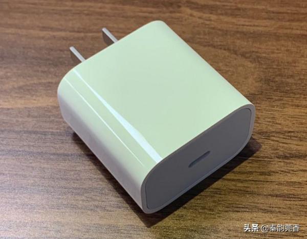 買手機如果不再附贈充電器,你能接受嗎?蘋果已被罰200萬美元 買手機如果不再附贈充電器,你能接受嗎?蘋果已被罰200萬美元